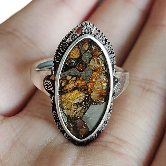 Sericho Pallasite Meteorite Ring Nature Meteorite Material Olive Meteorite Ring Jewelry 925 silver. The ring is suitable for various sizes