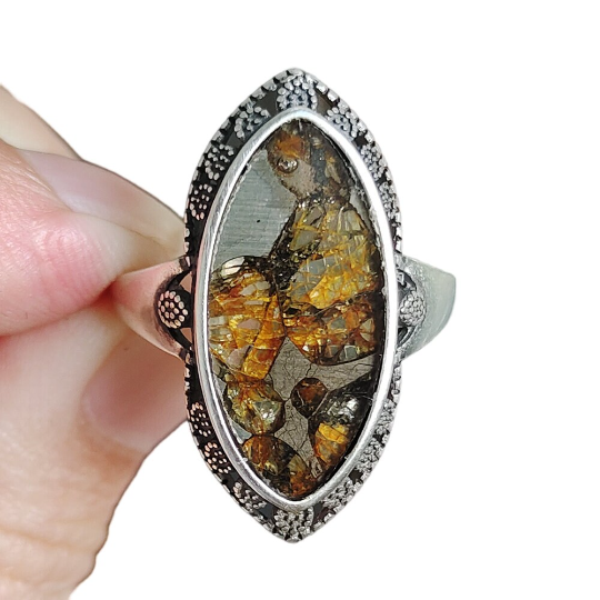 Sericho Pallasite Meteorite Ring Nature Meteorite Material Olive Meteorite Ring Jewelry 925 silver. The ring is suitable for various sizes